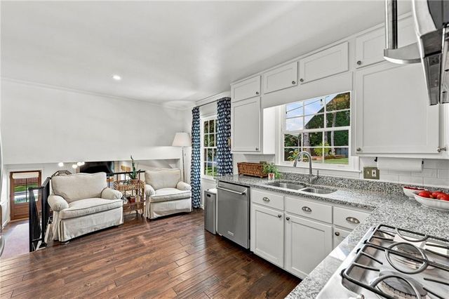 670 Robinhood Trail, Gainesville, GA 30501