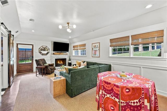 670 Robinhood Trail, Gainesville, GA 30501