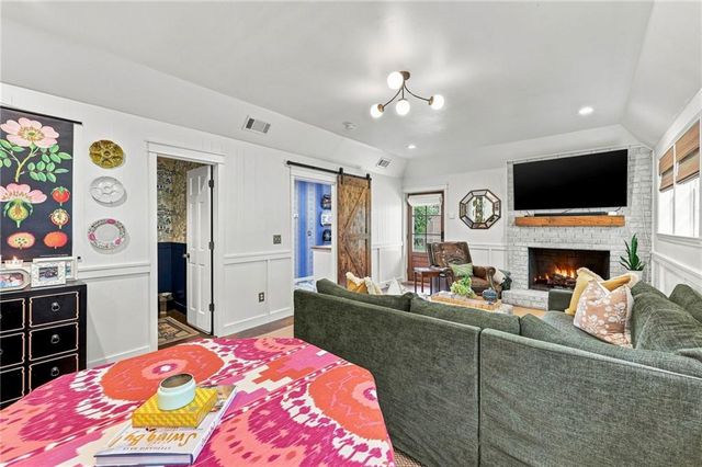670 Robinhood Trail, Gainesville, GA 30501