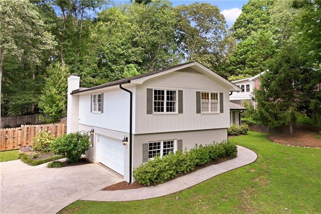 670 Robinhood Trail, Gainesville, GA 30501