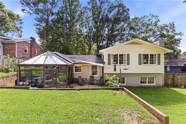 670 Robinhood Trail, Gainesville, GA 30501