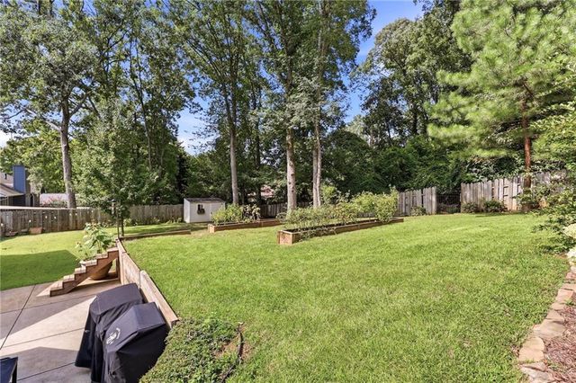 670 Robinhood Trail, Gainesville, GA 30501