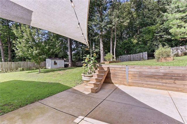670 Robinhood Trail, Gainesville, GA 30501