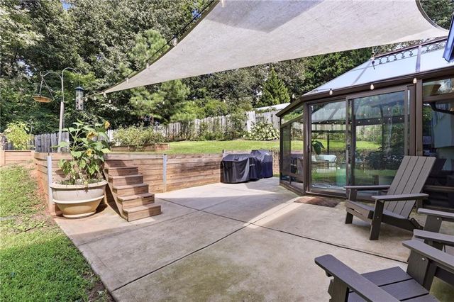 670 Robinhood Trail, Gainesville, GA 30501