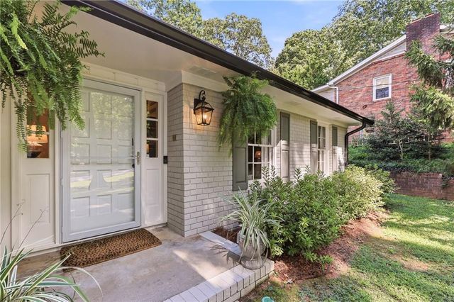 670 Robinhood Trail, Gainesville, GA 30501