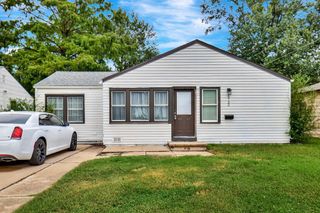 5732 Castle Dr, Wichita, KS 67218