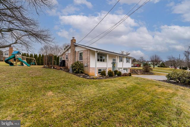 15 MAIN ST, Akron, PA 17501