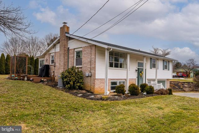 15 MAIN ST, Akron, PA 17501