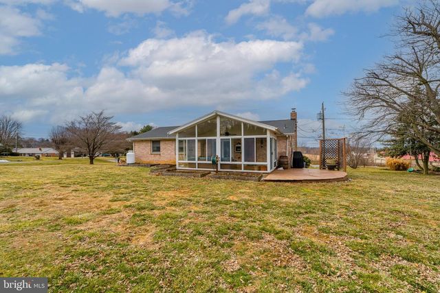 15 MAIN ST, Akron, PA 17501