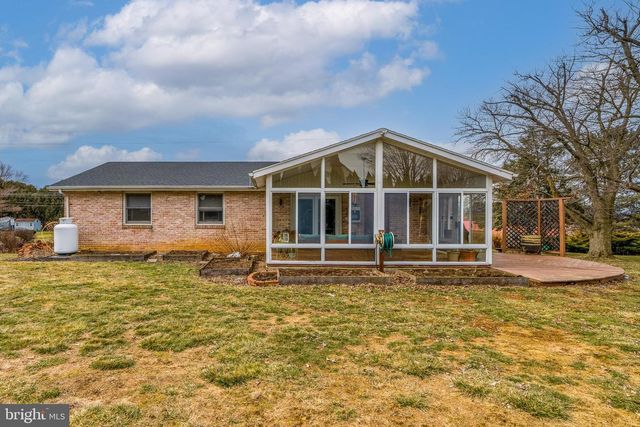 15 MAIN ST, Akron, PA 17501