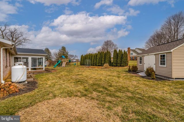 15 MAIN ST, Akron, PA 17501