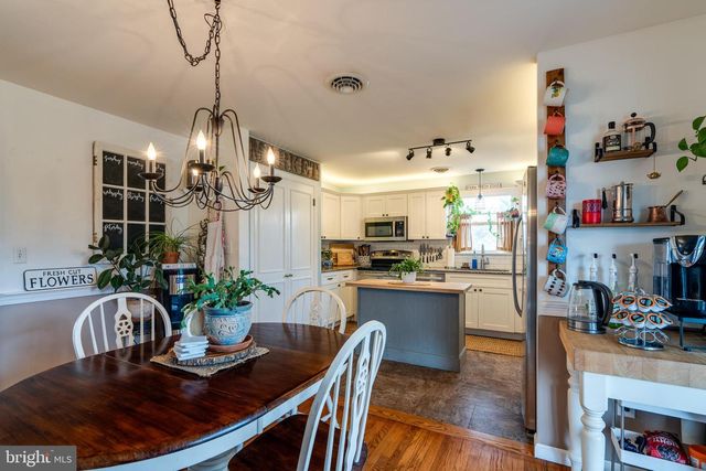 15 MAIN ST, Akron, PA 17501