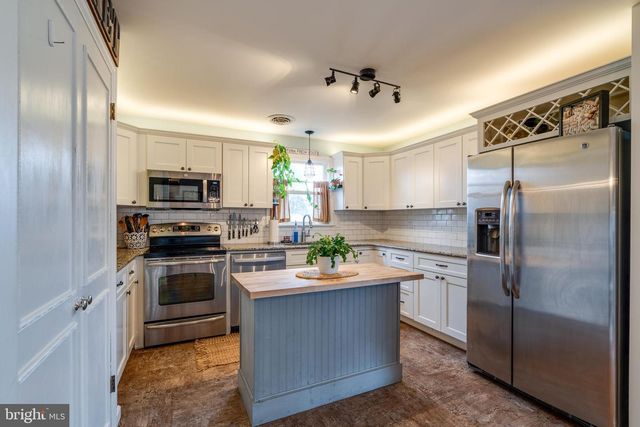 15 MAIN ST, Akron, PA 17501