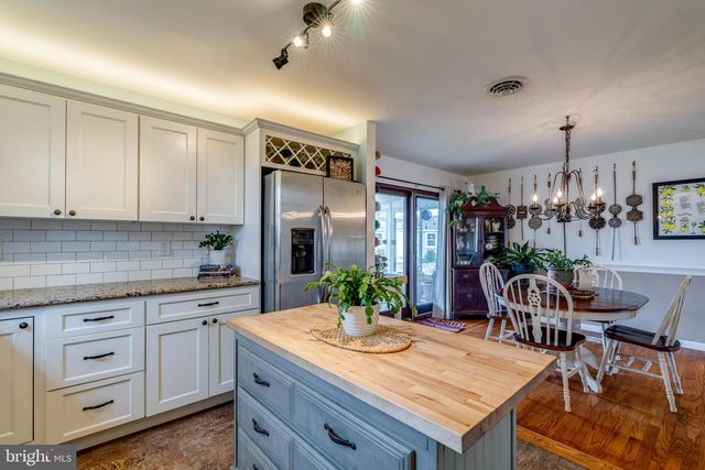 15 MAIN ST, Akron, PA 17501