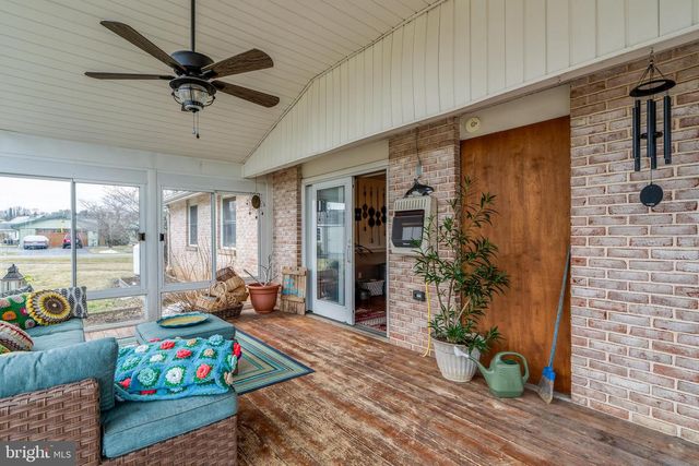 15 MAIN ST, Akron, PA 17501