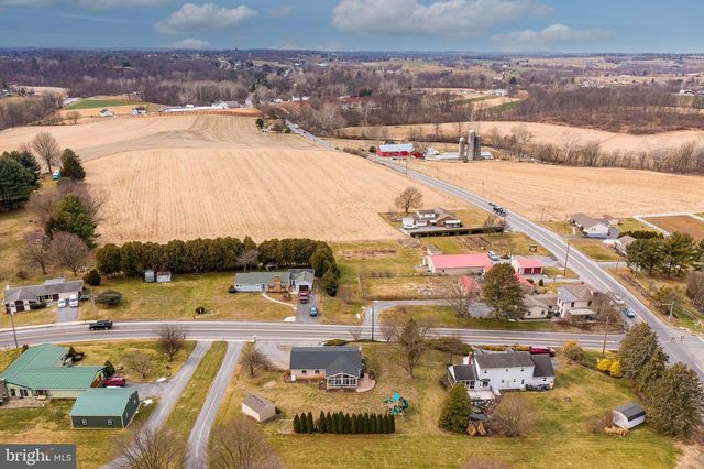 15 MAIN ST, Akron, PA 17501