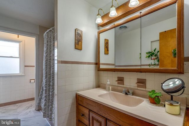 15 MAIN ST, Akron, PA 17501