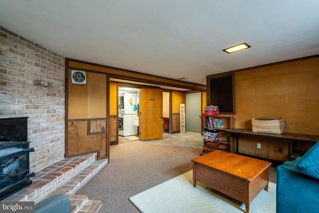 15 MAIN ST, Akron, PA 17501