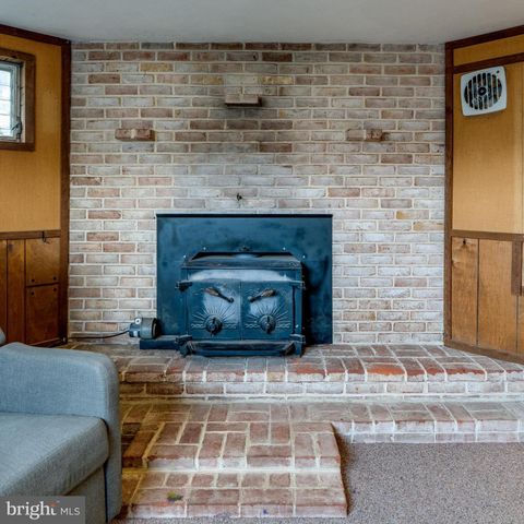 15 MAIN ST, Akron, PA 17501