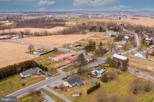 15 MAIN ST, Akron, PA 17501