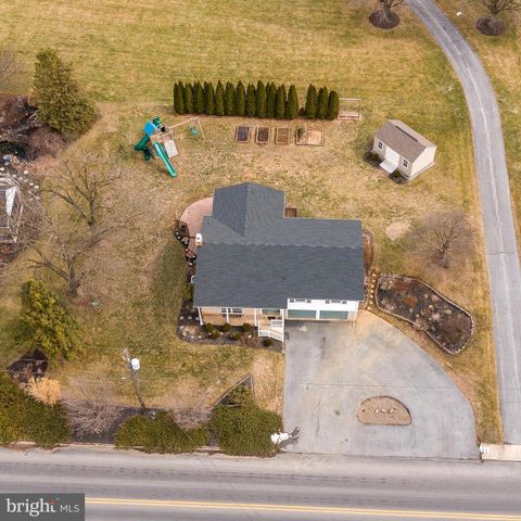 15 MAIN ST, Akron, PA 17501