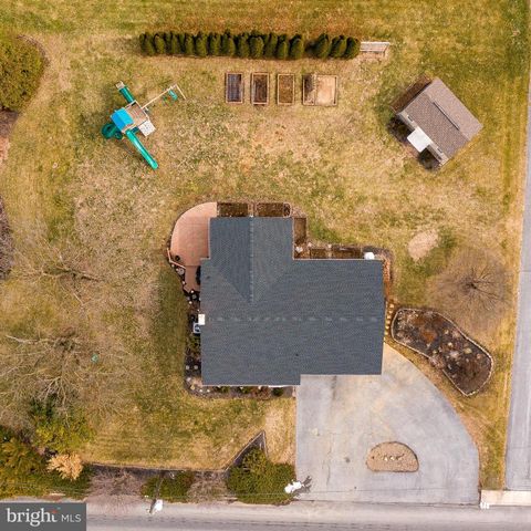 15 MAIN ST, Akron, PA 17501