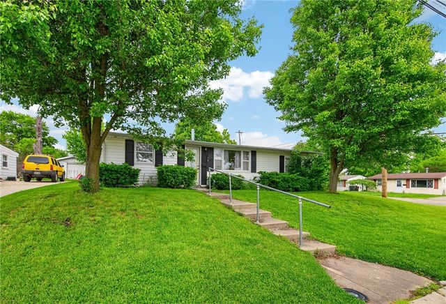 70 Suncrest Drive, Lebanon, OH 45036
