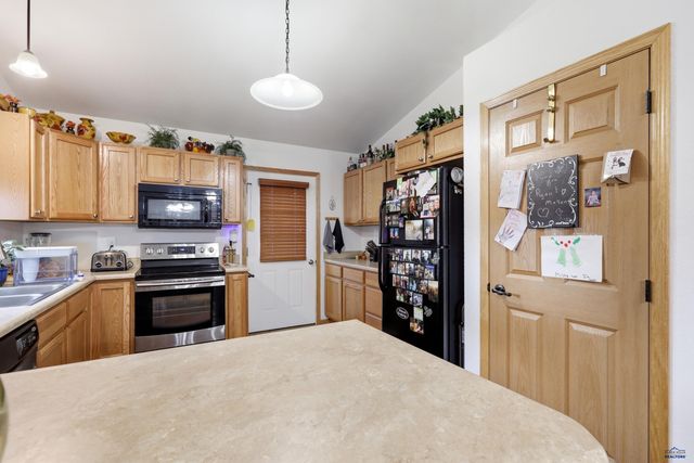 6850 MULBERRY DR, Summerset, SD 57718