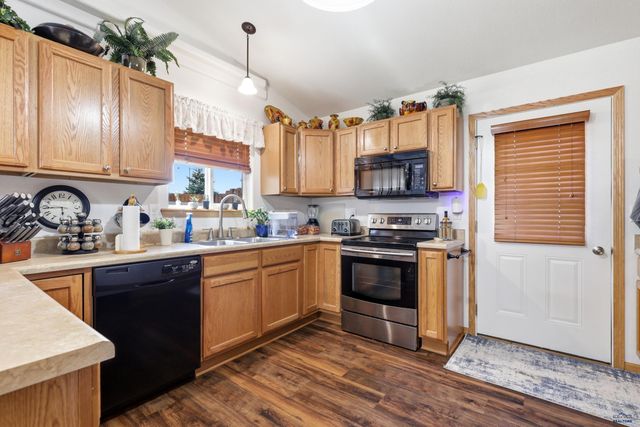 6850 MULBERRY DR, Summerset, SD 57718