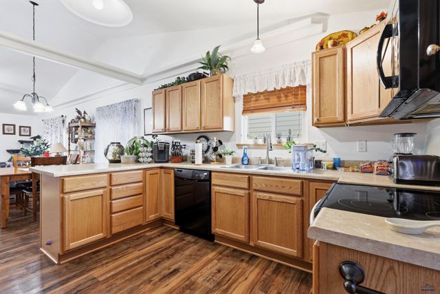 6850 MULBERRY DR, Summerset, SD 57718