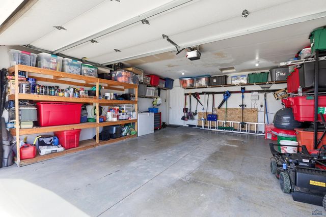 6850 MULBERRY DR, Summerset, SD 57718