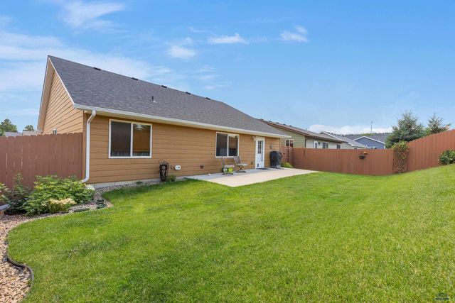 6850 MULBERRY DR, Summerset, SD 57718