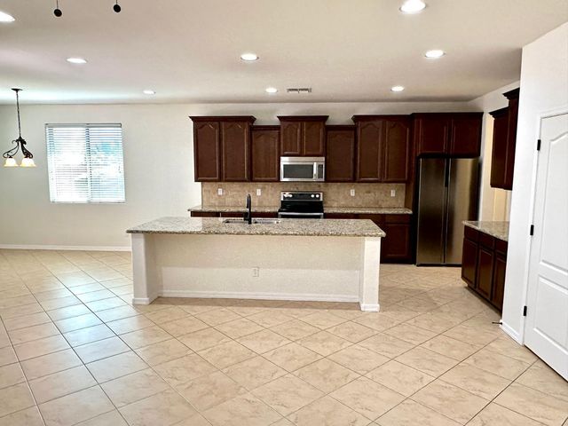 4261 N 180th Lane, Goodyear, AZ 85395