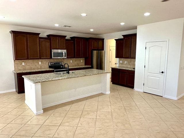 4261 N 180th Lane, Goodyear, AZ 85395