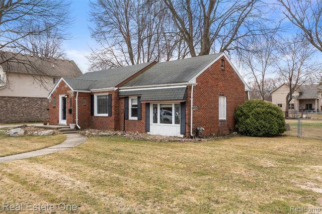 23340 Joy Street, Saint Clair Shores, MI 48082