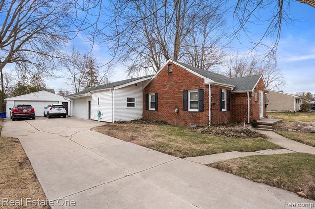 23340 Joy Street, Saint Clair Shores, MI 48082