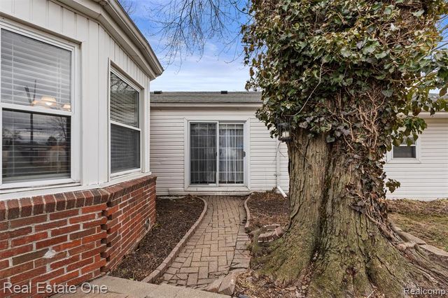 23340 Joy Street, Saint Clair Shores, MI 48082