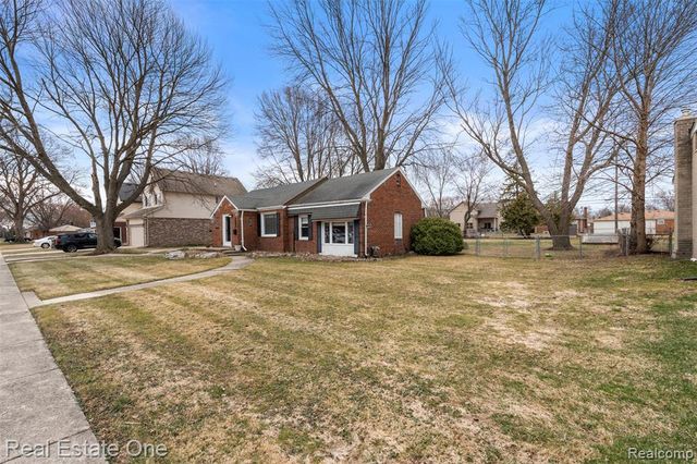 23340 Joy Street, Saint Clair Shores, MI 48082
