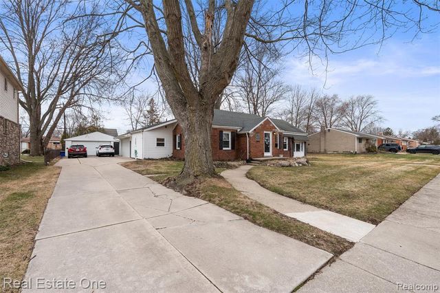 23340 Joy Street, Saint Clair Shores, MI 48082