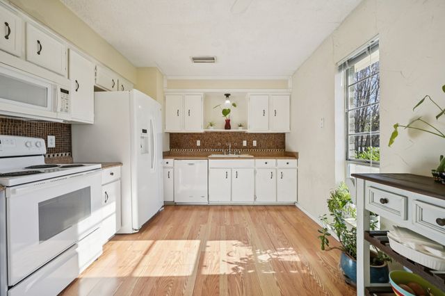 1021 Pleasant Valley Road, Garland, TX 75040