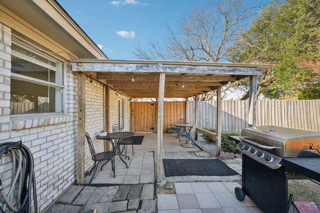 1021 Pleasant Valley Road, Garland, TX 75040