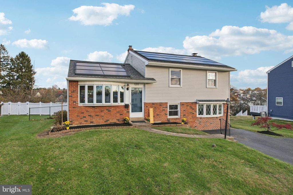 1211 WOODSIDE RD, Conshohocken, PA 19428