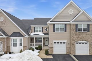 6 Traditions Place, Monroe, NJ 08831