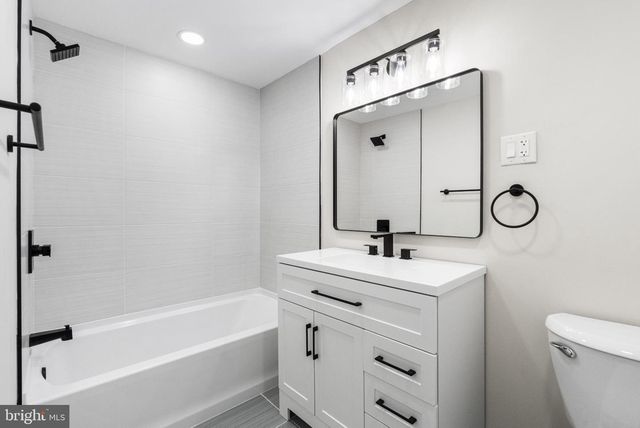 6927 IBIS PL, Philadelphia, PA 19142