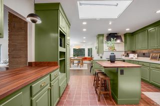 5 Madrone Ave, Woodacre, CA 94973