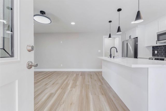 1054 Dewalt Street, Houston, TX 77088