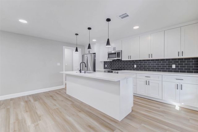 1054 Dewalt Street, Houston, TX 77088