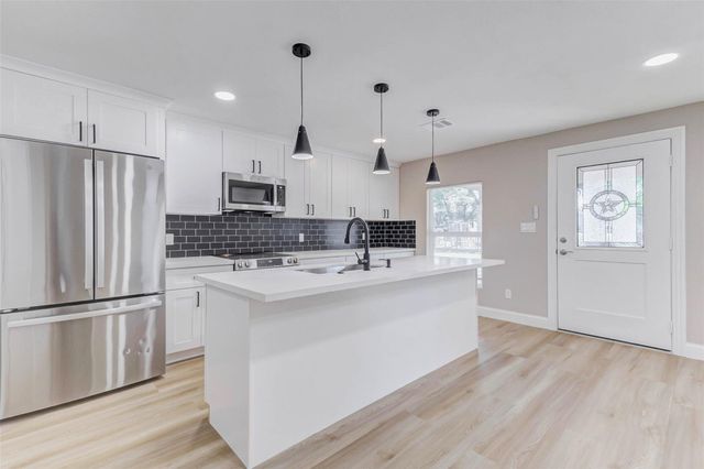 1054 Dewalt Street, Houston, TX 77088