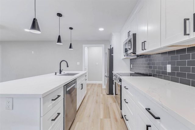 1054 Dewalt Street, Houston, TX 77088