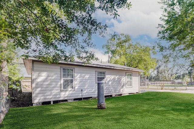 1054 Dewalt Street, Houston, TX 77088